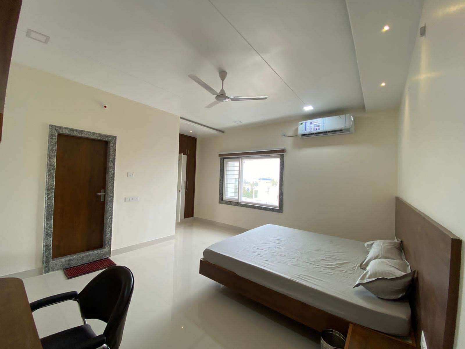 Hostels AC Furnished rooms in udaipur